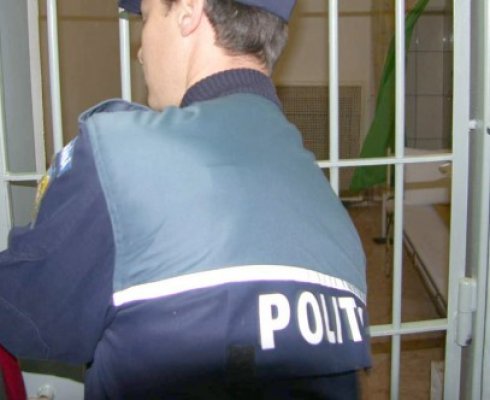 Condamnaţi la închisoare, prinşi de poliţiştii constănţeni